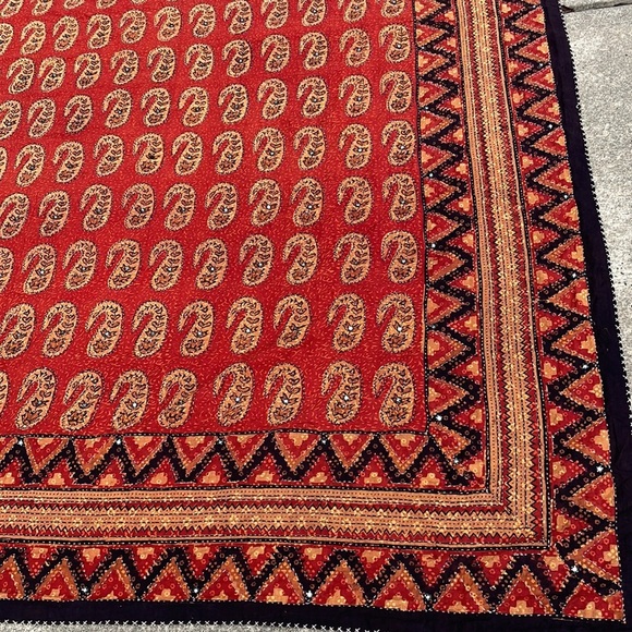 Asian Embroidered Paisley Decorative Tapestry - Picture 1 of 9